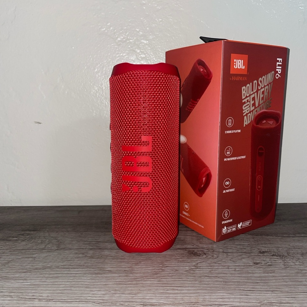 JBL Flip 6 Bluetooth Speaker - Bold Red